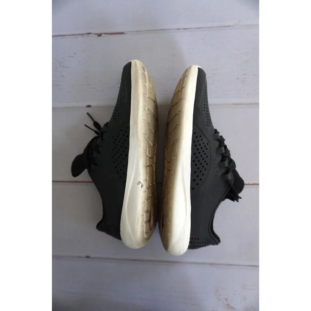 Crocs Women's Literide Pacer Lace-up Sneakers - Size 8 - Picture 3 of 10